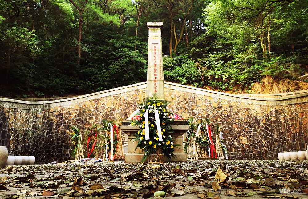 銀河電氣員工祭拜第七十三軍抗戰(zhàn)陣亡將士 銀河電氣員工祭拜第七十三軍抗戰(zhàn)陣亡將士