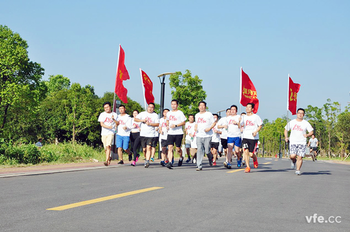恒力長跑隊決戰(zhàn)松雅湖,再創(chuàng)佳績 恒力長跑隊決戰(zhàn)松雅湖,再創(chuàng)佳績