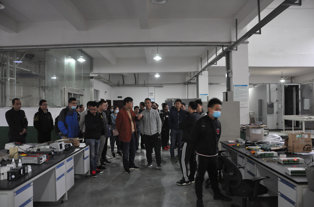 聯學聯創，半床棉被